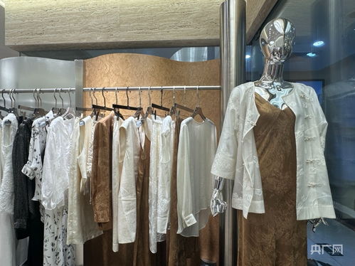 深圳南油原創新中式服裝走俏市場，引領服飾批發新風尚